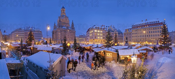 Christmas market on the Neumarkt