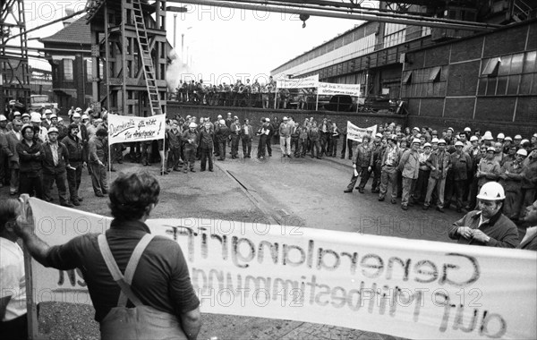 Warning strike at Thyssen by IG Metall to preserve co-determination on 30.07.1980 in Oberhausen, Germany, Europe