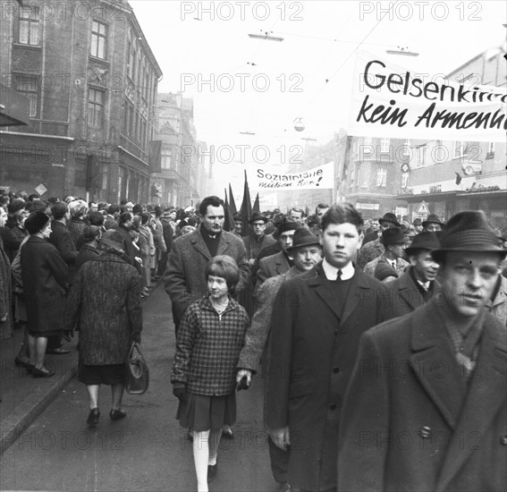 With black flags, miners of the Bismarck colliery and their relatives demonstrated against the closure of their colliery on 19 February 1966, Germany, Europe