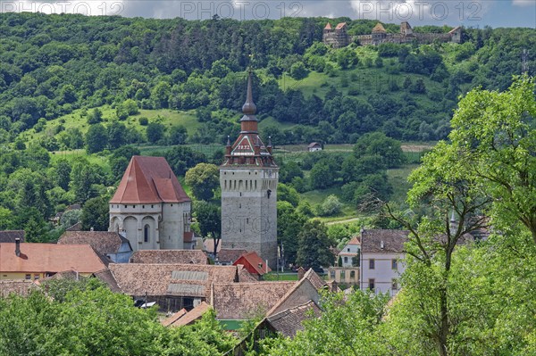 The fortified church in Keisd, Biserica Fortificata Saschiz, in Transylvania. The late Gothic church is a fortified church. The north tower with embrasures for defence purposes has been preserved from the fortifications. Keisd is a UNESCO World Heritage Site. Saschiz, Transylvania, Transylvania, Romania, South-East Europe, Europe