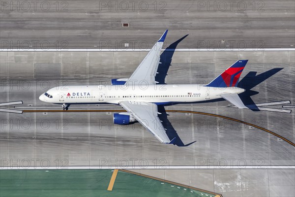 A Delta Air Lines Boeing 757-200 aircraft with registration number N546US at Los Angeles Airport, USA, North America