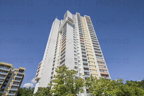 Ideal residential tower block, Fritz-Erler-Allee 120, Gropiusstadt, Neukölln, Berlin, Germany, Europe