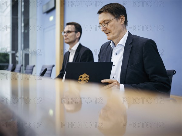 Karl Lauterbach (SPD), Federal Minister of Health, and Stephan Baldus, Clinic Director at the Heart Centre of Cologne University Hospital, at a press conference on the Healthy Heart Act at the Federal Press Conference in Berlin, 28/08/2024