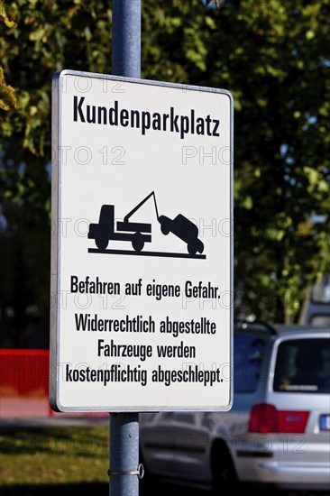 Parking ban for third-party vehicles in the car park of a business, customer car park, Vienna, Austria, Europe