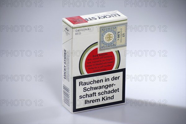 Cigarrette box Lucky Strike, back with tax band arole and warning Smoking during pregnancy harms your child, Hamburg, Hamburg, Federal Republic of Germany