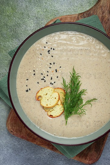 Mushroom cream soup, with dill and bruschetta, mushroom eringi