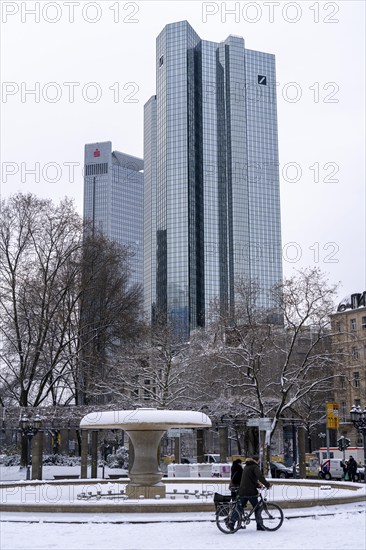 Winter in the city, Deutsche Bank building, Sparkasse, Trianon Frankfurt building, Opernplatz, Lucae fountain, Frankfurt am Main, Hesse, Germany, Europe