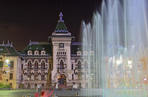 Craiova, Krajowa, Kragau, prefecture and fountain in the city centre, Little Wallachia, Romania, Europe