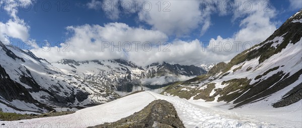 Panorama, hiking trail with cairns, mountain landscape with snow fields, summit Hoher Weißzint and Hochsteller with Schlegeiskees glacier, Berliner Höhenweg, Zillertal Alps, Tyrol, Austria, Europe