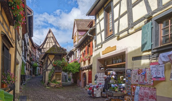 Well-kept half-timbered houses with floral decorations and narrow alleyways in the town centre of Eguisheim in Alsace. The town is classified as one of the Plus beaux villages de France. Eguisheim, Haut-Rhin, France, Europe