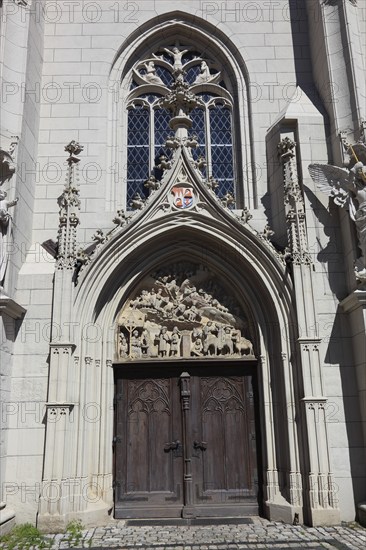 Portal with tympanum of the main portal with the multi-figure depiction of the procession of the Three Kings, late Gothic knight's chapel, Hassfurt, Hassfurt, Hassberge district, Lower Franconia, Bavaria, Germany, Europe