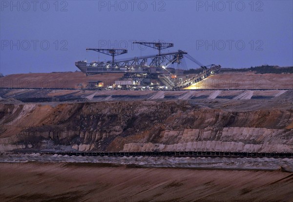 Lignite excavators extract coal in the Welzow open-cast mine, operated by LEAG. The lignite is burnt in the Schwarze Pumpe and Jänschwalde power plants to generate electricity. The phase-out of coal-fired power generation is to take place by 2038, 11.11.2021