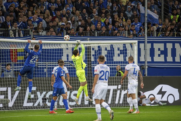 Football UEFA Europa League, 2024/25 season, matchday 2: TSG Hoffenheim v Dynamo Kiev. Picture: No real goal threat for Kiev in this situation