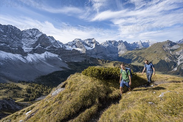 Two mountaineers on a hiking trail, mountain panorama with rocky steep peaks, view of summits Laliderspitze, Dreizinkenspitze and Spritzkarspitze, hike to the summit of Hahnkampl, Engtal, Karwendel, Tyrol, Austria, Europe