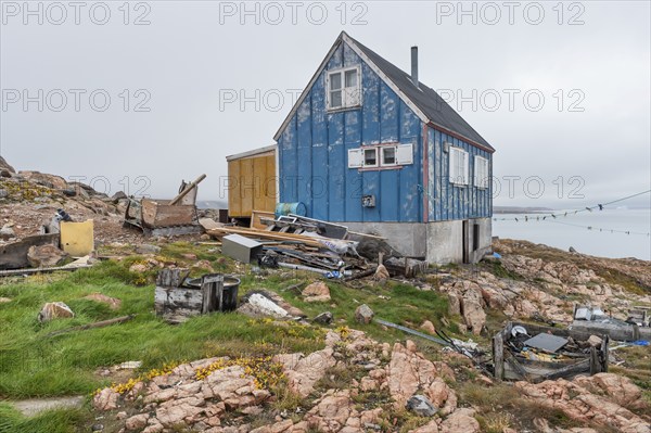 Blue-yellow wooden house, rubbish, scrap, Inuit settlement Ittoqqortoormiit, Scoresbysund or Scoresby Sund or Greenlandic Kangertittivaq, East Greenland, Greenland, North America