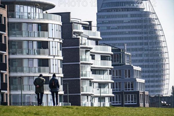 New residential buildings, flats between Viertal Neuer Hafen, on Lohmannstraße and Weserdeich, Kommodore-Ziegenbein-Promenade, Atlantic Hotel Sail City building, Bremerhaven, Bremen, Germany, Europe