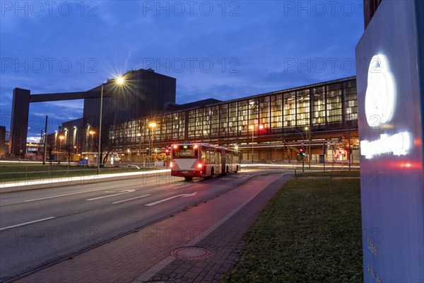 Duisburg-Bruckhausen steel site, ThyssenKrupp Steel, Oxygenstahlwerk 1, on Kaiser-Wilhelm-Straße, petrol station, North Rhine-Westphalia, Germany, Europe