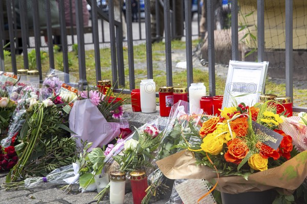 Mannheim, 2 July 2024: Laying flowers on the market square. This was triggered by the knife attack two days earlier on Islam critic Michael Stürzenberger, as a result of which a police officer was critically injured. Stürzenberger himself also suffered serious injuries. The alleged attacker came to Germany from Afghanistan in 2013