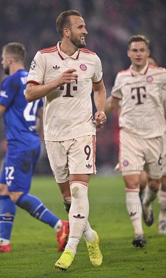 Goal celebration Harry Kane FC Bayern München FCB (09) Joshua Kimmich FC Bayern München FCB (06) Champions League, Allianz Arena, Munich, Bayern, Germany, Europe