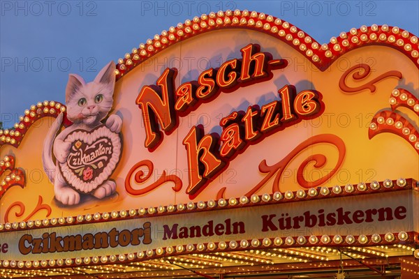 Fairground stall 'Naschkätzle' with roasted almonds, pumpkin seeds etc., Cannstadter Volksfest, Stuttgart-Bad Cannstadt, Baden-Württemberg