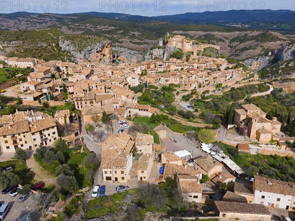 A charming village with historic tiled roofs and fortified buildings, nestled in the mountains, aerial view, collegiate church on the hill, Colegiata de Santa María la Mayor, Alquézar, Alquezar, Huesca, Aragón, Aragon, Pyrenees, Spain, Europe