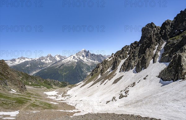 Mountain landscape with snow fields, mountain panorama with mountain peak Aiguille Verte of the Mont Blanc massif, Aiguilles Rouges, Chamonix-Mont-Blanc, Haute-Savoie, France, Europe