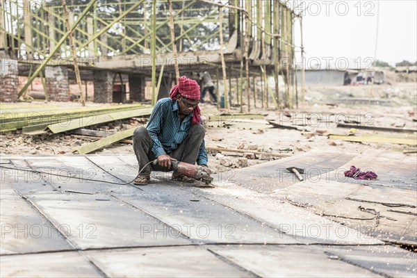 Workers grinding steel, Dhaka, Bangladesh, Asia