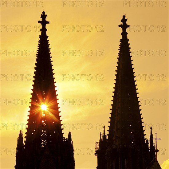 The sun shines through one of the two towers of Cologne Cathedral, Cologne, Rhineland, North Rhine-Westphalia, Germany, Europe