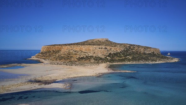 Aerial view of a large, rocky island with a steep coastline surrounded by blue water, Gramvoussa, Gramvoussa peninsula, Pirate Bay, Balos, lagoon, north-west Crete, Crete, Greek Islands, Greece, Europe