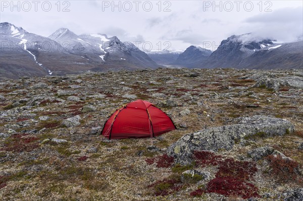 Tent in mountain landscape, Sarek National Park, World Heritage Laponia, Norrbotten, Lapland, Sweden, Sweden, Scandinavia, Europe