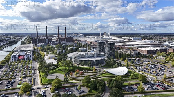 Volkswagen plant and the Autostadt car towers, Wolfsburg, 29.09.2024. The Volkswagen Group has announced cost-cutting measures for its German plants, Wolfsburg, Lower Saxony, Germany, Europe