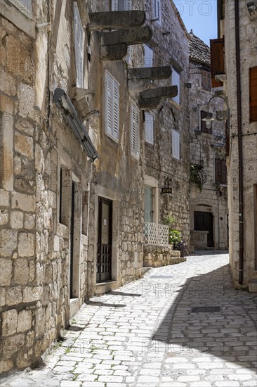 Typical alley in the old town of Hvar, island of Hvar, Dalmatia, Croatia, Europe