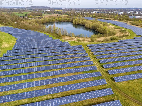 Mühlenfeld solar park, near Neukirchen-Vluyn, over 15, 000 solar modules spread over 24 hectares, generating 3.5 million kilowatt hours per year, North Rhine-Westphalia, Germany, Europe