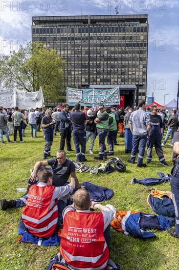 Demonstration by many thousands of steelworkers in front of the headquarters of ThyssenKrupp Steel Europe in Duisburg against massive job cuts following the participation of a foreign investor in the company, Duisburg North Rhine-Westphalia, Germany, Europe