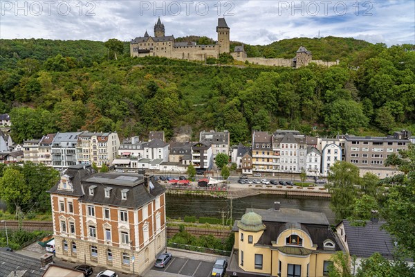 The town of Altena in the Sauerland, Märkischer Kreis, Altena Castle, the first German youth hostel, on the River Lenne, North Rhine-Westphalia, Germany, Europe