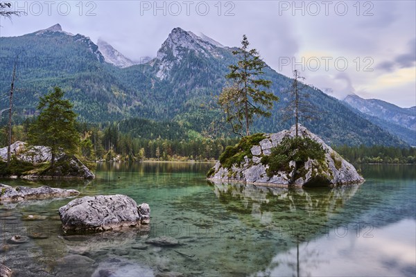 Hintersee in autumn colours, Ramsau, Berchtesgaden National Park, Berchtesgadener Land district, Upper Bavaria, Bavaria, Germany, Europe