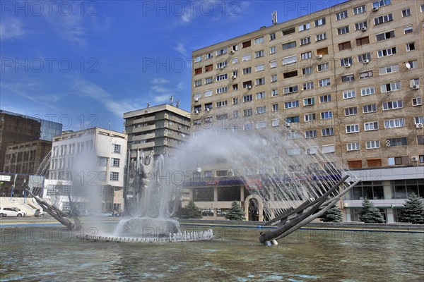 Small Wallachia, city Drobeta Turnu Severin, fountain in front of a building in the city centre, Romania, Europe