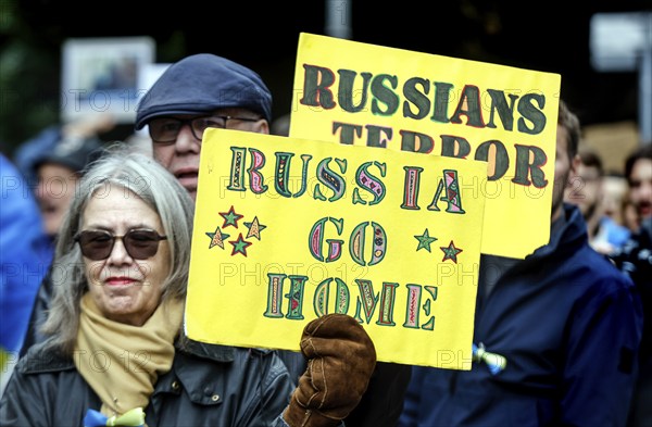 Ukrainians holding placards with the slogan Russia go home at the counter-demonstration Your peace is our death sentence, Berlin, Berlin, Berlin, Germany, 3 October 2024, Europe