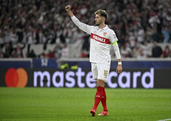 Goal celebration, fist, Atakan Karazor VfB Stuttgart (16) perimeter advertising mastercard, logo, Champions League, MHPArena, MHP Arena Stuttgart, Baden-Württemberg, Germany, Europe