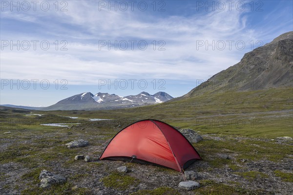 Tent in mountain landscape, Sarek National Park, World Heritage Laponia, Norrbotten, Lapland, Sweden, Sweden, Scandinavia, Europe