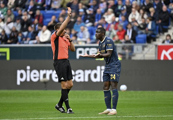 Referee Tobias Reichel shows Stanley Nsoki TSG 1899 Hoffenheim (34) red card red sending off, PreZero Arena, Sinsheim, Baden-Württemberg, Germany, Europe