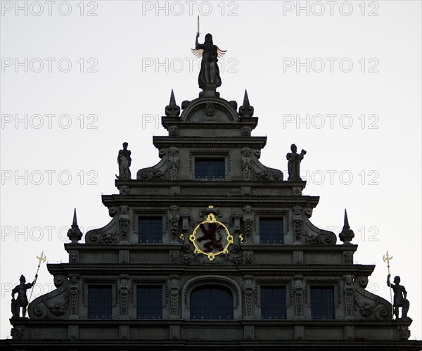 East gable backlit, Gewandhaus with Brunswick Lion, Old Town Market Square, Weichbild Altstadt, Brunswick, Lower Saxony, Germany, Europe