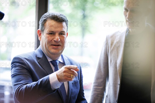 Hubertus Heil (SPD), Federal Minister of Labour and Social Affairs, visits the hairdressing salon Coiffeur Civan in Berlin, 22.04.2024