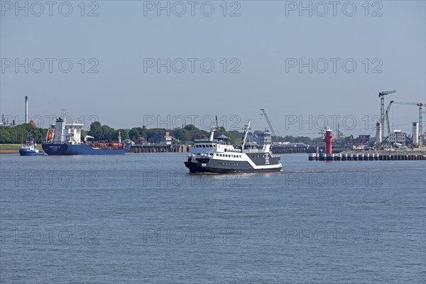 Ships, MS Koi, entrance to the Kiel Canal, Elbe, Brunsbüttel, Schleswig-Holstein, Germany, Europe