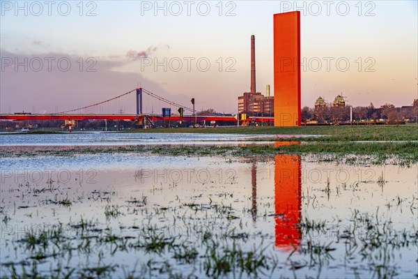 Rhine floods, Duisburg-Kaßlerfeld, floods, behind the Friedrich-Ebert-Rhine bridge, sculpture Rhine orange at the mouth of the Ruhr, Duisburg, North Rhine-Westphalia, Germany, Europe