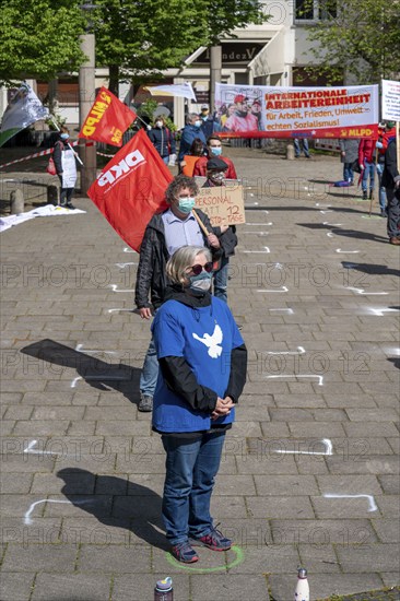 Demonstration on 1 May, on the Weberplatz in Essen, an alliance of left-wing parties and groups had achieved, in the second instance, in front of the OVG Münster that the originally banned demonstration was approved, subject to many conditions, such as number of participants, distance, compulsory masks, Essen, North Rhine-Westphalia, Germany, Europe