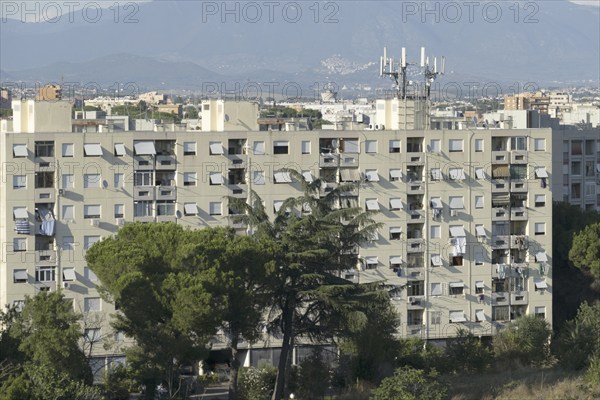 Wohnsiedlungen in der Peripherie von Rom, östlich des Stadtteil Tiburtiono, Italien / Housing estates in the periphery of Rome, east of the district Tiburtina, Italy, Europe