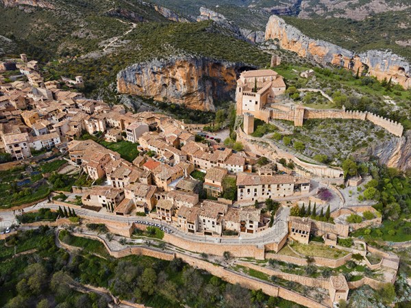 A picturesque village with tiled roofs and an impressive fortress surrounded by a mountainous landscape, aerial view, collegiate church on the hill, Colegiata de Santa María la Mayor, Alquézar, Alquezar, Huesca, Aragón, Aragon, Pyrenees, Spain, Europe