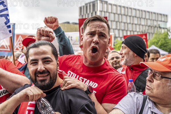 Demonstration by many thousands of steelworkers in front of the ThyssenKrupp headquarters in Essen against massive job cuts following the involvement of a foreign investor in the company, massive criticism of Group CEO Miguel López, North Rhine-Westphalia, Germany, Europe