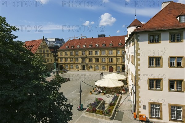 Schillerplatz, Schiller monument erected in 1839 by Bertel Thorvaldsen, statue, sculpture, monument, Prinzenbau at the back, Fruchtkasten at the left, Alte Kanzlei at the front right, Stuttgart, Baden-Württemberg, Germany, Europe